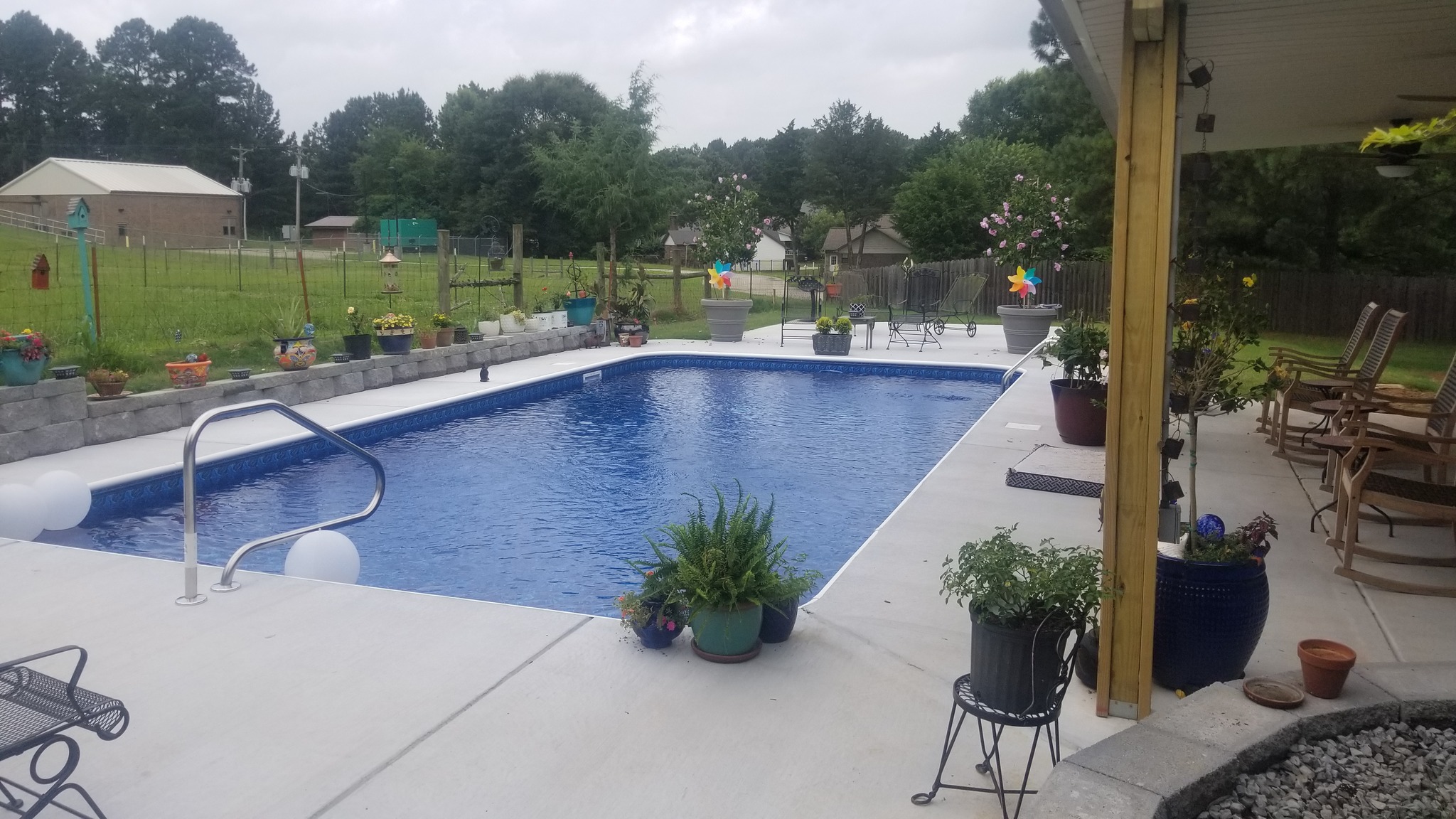 Why Hiring an Expert Pool Cleaning Service in Searcy, AR Matters